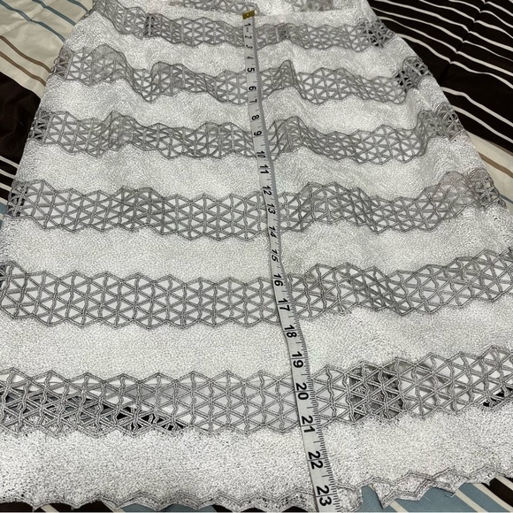 Antonio Melani White And Gray Lace Cap Sleeve V Neck Cocktail Dress size 6 - Picture 14 of 14